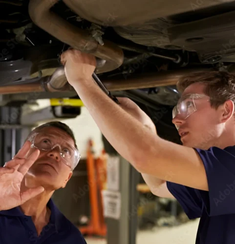 Mecanicien au travail