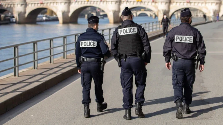 Patrouille de policier à paris