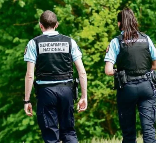 homme et femme gendarme