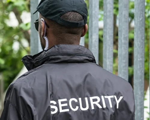 Agent de sécurité de dos